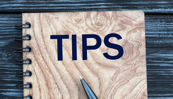TIPS. Kaktüslü, güzel, karanlık bir arka plan. İş konsepti