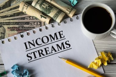 GİRİŞ STREAMS - beyaz bir çarşaf üzerinde kelimeler banknotlar, kahve fincanları ve kalem bir arka plan karşı