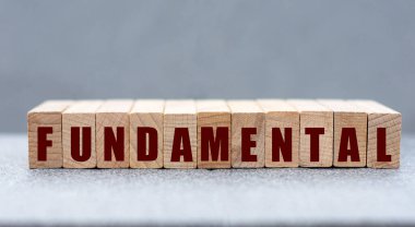FUNDAMENTAL - Gri arka planda ahşap parmaklıklar hakkında kelime. İş konsepti
