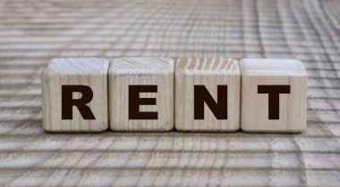 Güzel bir arkaplanda küpler üzerinde RENT kelimesi konsepti. İş konsepti.