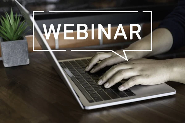İş adamı ve ekip Webinar E-business Browsing Connection ve online online teknoloji web yayını konsepti, iş konsepti.