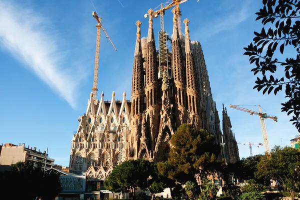 Barcelona, Spain - March 21st 2018: View to Sagrada Familia cathedral in city of Barcelona. Spain — Stock Photo, Image