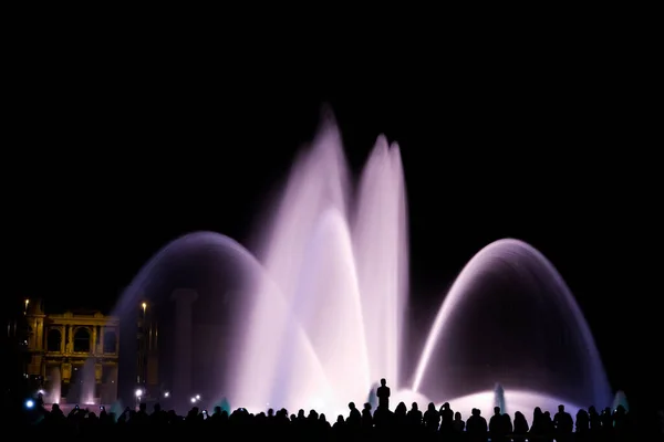 La famosa fuente mágica en Barcelona, España — Foto de Stock