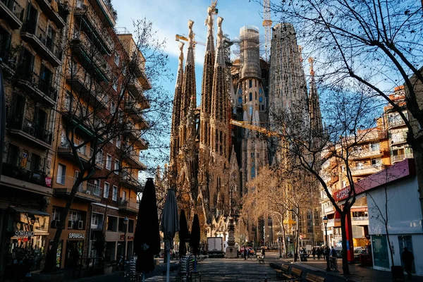Barcelona, Spain - March 21st, 2018: View to Sagrada Familia cathedral in the city of Barcelona. Spain. — Stock Photo, Image