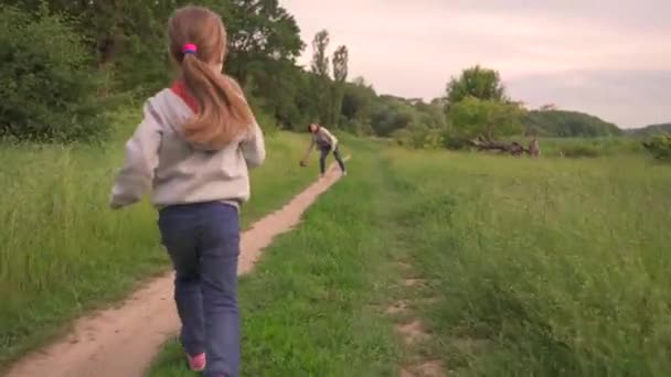 Descanso sobre a natureza da família . — Vídeo de Stock