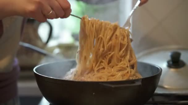 The process of cooking Italian pasta — Stock Video