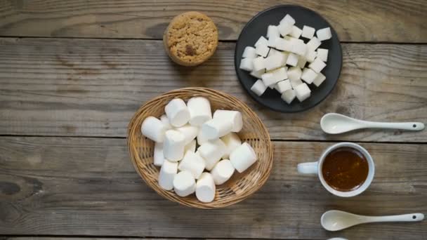 Dos tazas de café caliente — Vídeo de stock