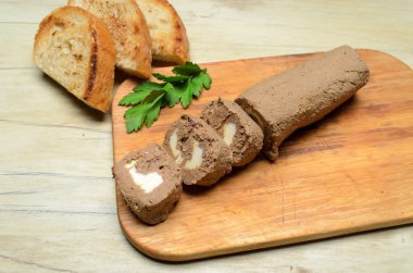 Pate, dilim kızarmış ekmek rulo