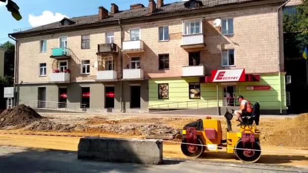 Lutsk Ucrania Junio 2021 Equipo Reparación Está Llevando Cabo Trabajos — Vídeo de stock