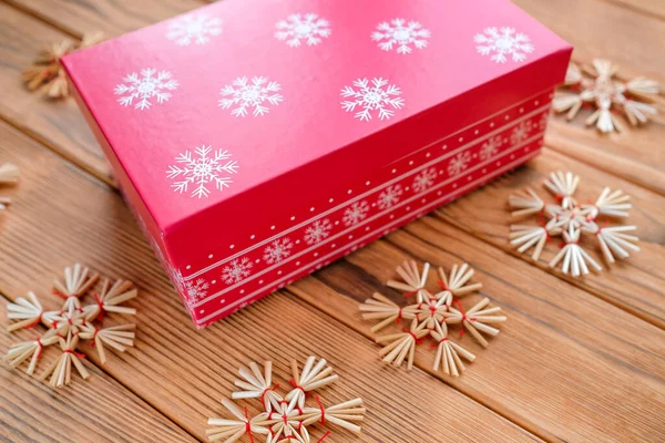 Festive Christmas Box White Snowflake Print Toy Straw Snowflakes — 图库照片