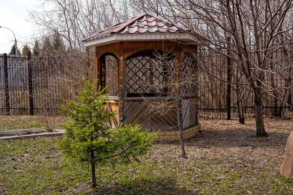 Παλιό Ξύλινο Κιόσκι Στο Πάρκο Κανείς — Φωτογραφία Αρχείου