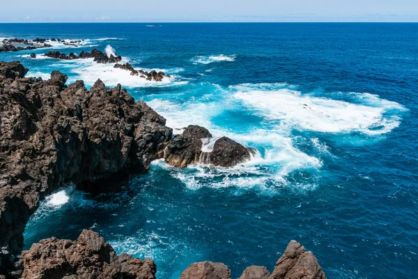 Güzel kuzey kıyısında madeira Porto Moniz.