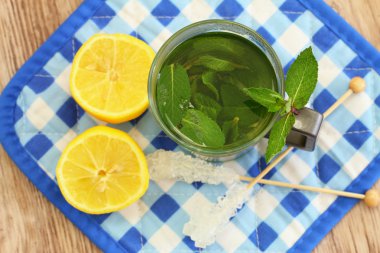 Taze limon ve nane çayı