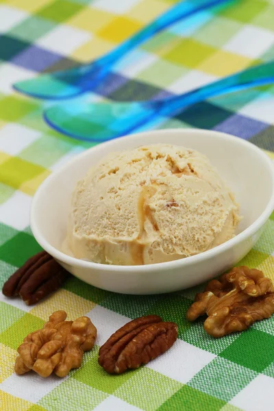 Pecan, walnut and caramel ice cream — Stock Photo, Image