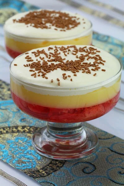 English strawberry trifle in sundae glass — Stock Photo, Image