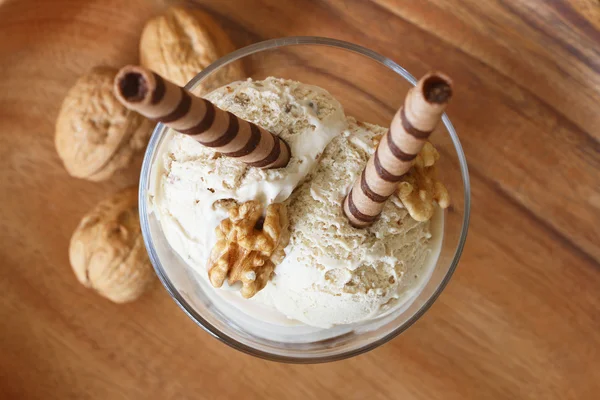 Walnut ice cream dessert — Stock Photo, Image