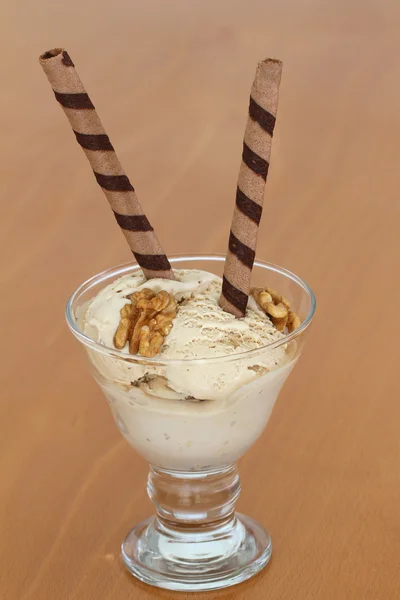 Walnut ice cream dessert — Stock Photo, Image