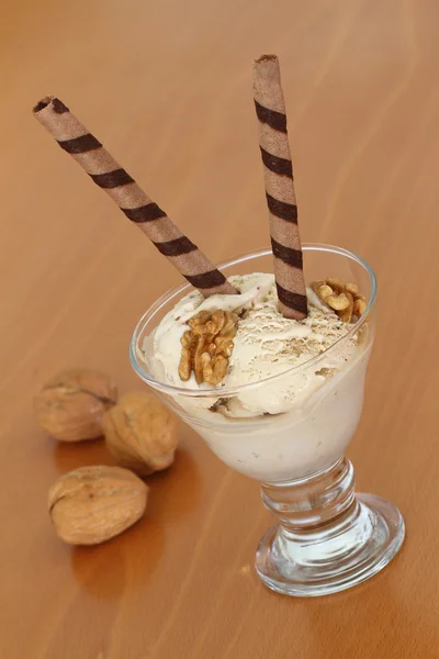 Walnut ice cream dessert — Stock Photo, Image