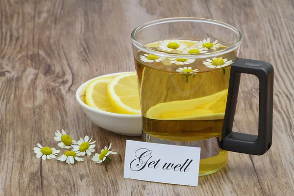 İyi not, papatya çayı ve taze limon olsun — Stok fotoğraf