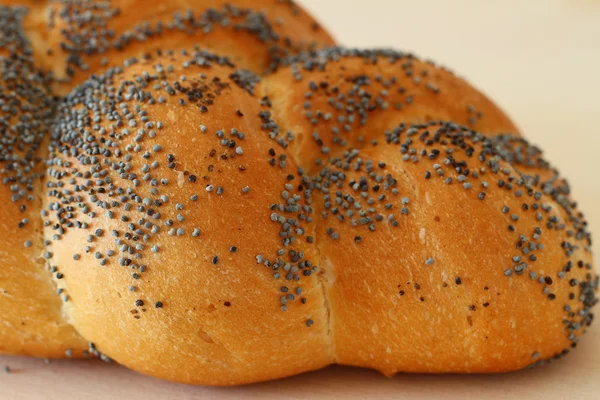Haşhaş tohumu ile Challah ekmek — Stok fotoğraf