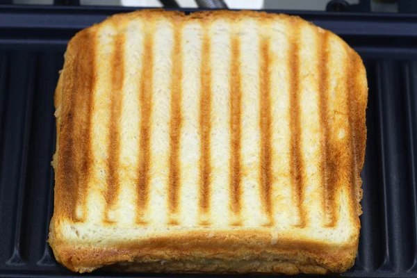 Toastbrot im Toaster — Stockfoto