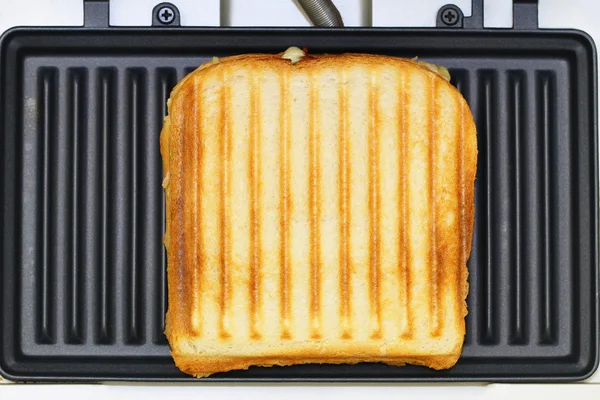 Toastbrot im Toaster — Stockfoto