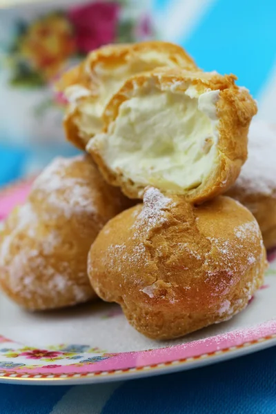 Dessert aus Profiterole — Stockfoto