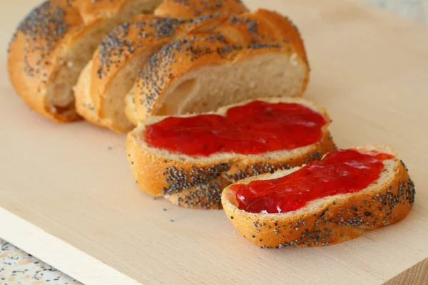 Challah slices with strawberry jam — Stock Photo, Image