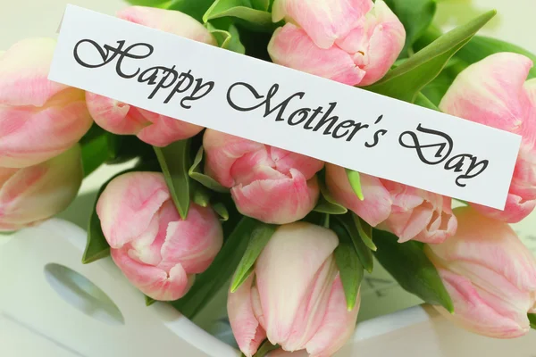 Šťastný den matek karta s růžové tulipány — Stock fotografie