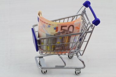 Alışveriş yükselen maliyetler kavramı