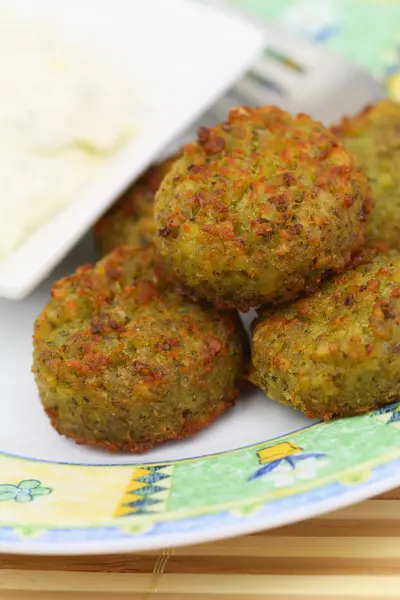 Falafel balls with sauce, closeup — Stock Photo, Image