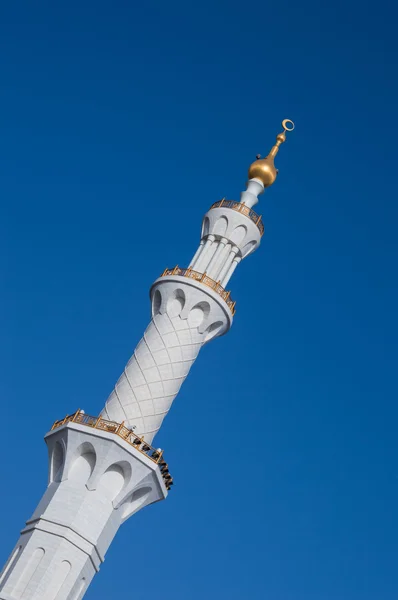 Minarette vor blauem Himmel. Moschee in Uae — Stockfoto