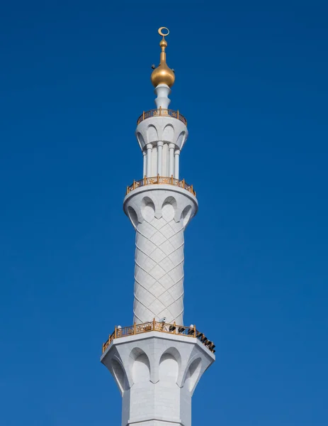 Minarette vor blauem Himmel. Moschee in Uae — Stockfoto