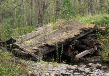 terkedilmiş köprü