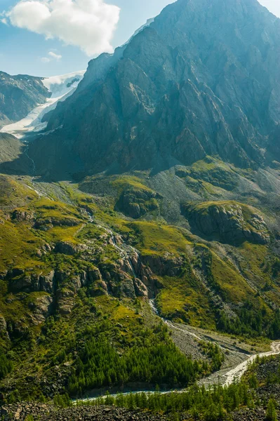 Bergsflod — Stockfoto