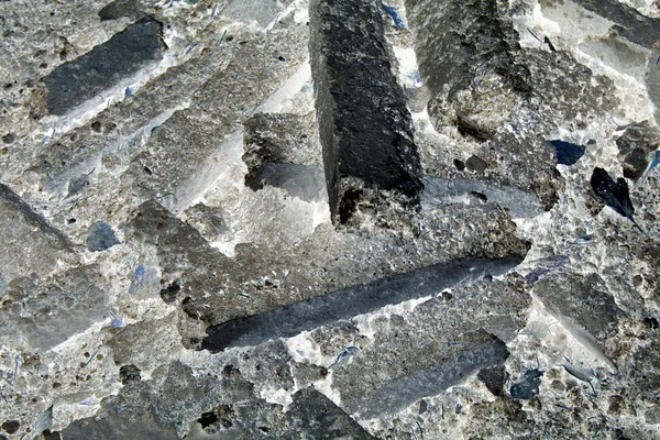 Fundo cinza pedaços afiados de lajes de concreto de pedra — Fotografia de Stock