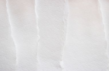 arka plan gri ve beyaz ile yırtık buruşuk kağıt