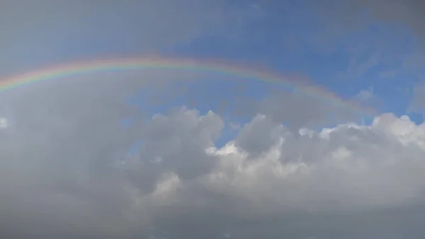 Regenbogen Nach Regen Dicken Wolken — Stockfoto