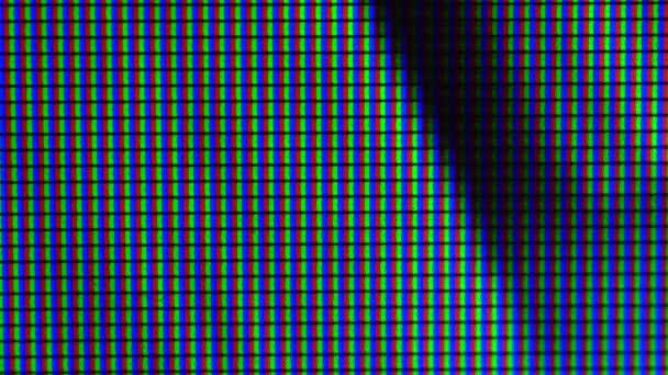 Píxeles de trabajo en el monitor, TV, con un primer plano de reproducción de vídeo — Vídeos de Stock