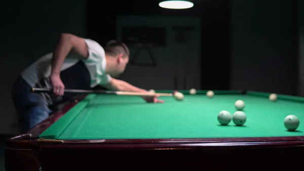 Man Plays Russian Billiards Aims Cue Hits Ball — Stock Photo, Image