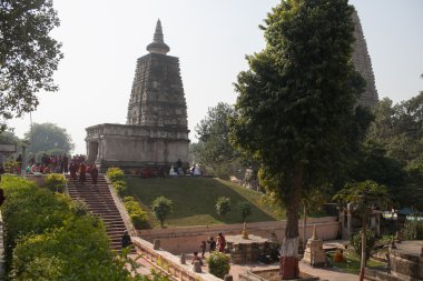 Hindistan. Bodhgaya. Aralık 2013. Monlam - yılın ana buddists Festivali. Maha Bodhi Tapınağı. Elmas şekilde Tibet Budizmi soyundan. Monlam - yılın en büyük Budist Festivali.