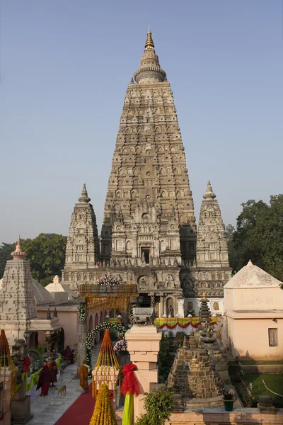 India. Bodhgaya. December 2013. Monlam - the main buddists festival of the year. Maha Bodhi temple. Diamond way lineage of tibetan buddhism. — Stock Photo, Image