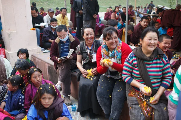 India. Bodhgaya. December 2013.  Monlam - the biggest buddhist  festival of the year. Diamond way lineage of tibetan buddhism. — Stock Photo, Image