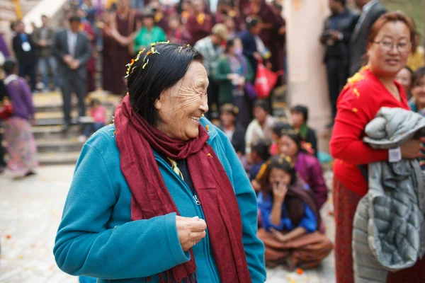 India. Bodhgaya. December 2013.  Monlam - the biggest buddhist  festival of the year. Diamond way lineage of tibetan buddhism. — Stock Photo, Image