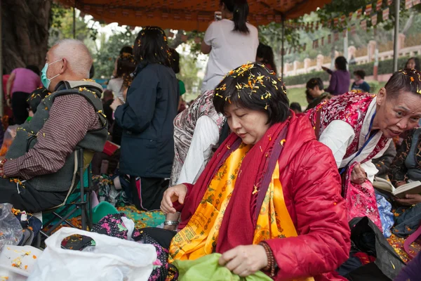 भारत. बोधगया. डिसेंबर 2013 मोनलम हा वर्षातील सर्वात मोठा बौद्ध उत्सव आहे. तिबेटी बौद्ध धर्माची डायमंड मार्ग ओळ . — स्टॉक फोटो, इमेज