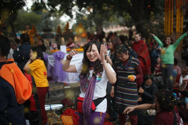 भारत. बोधगया. डिसेंबर 2013 मोनलम हा वर्षातील सर्वात मोठा बौद्ध उत्सव आहे. तिबेटी बौद्ध धर्माची डायमंड मार्ग ओळ . — स्टॉक फोटो, इमेज