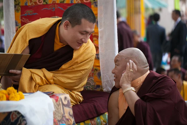 India. Bodhgaya. December 2013. Monlam - the main buddists festival. The head of  Karma Kajyu Lineage of Diamond Way Buddhism  His Holines 17 Karmapa Trinley Thaye Dorje with Beru Khyentse Rinpoche — Stock Photo, Image