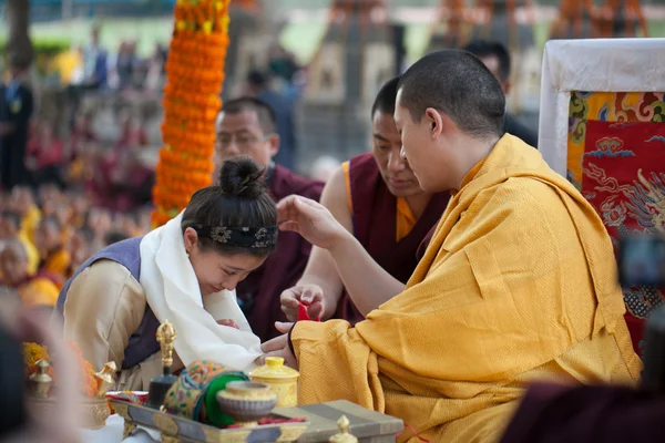 India. Bodhgaya. Diciembre de 2013. Monlam - el principal festival de budistas del año. Karmapa 17. Buddhism manera diamante. Kagyu Monlam . — Foto de Stock