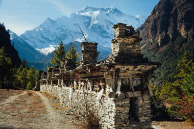 Budistler mantra bayrakları, akciğer denilen-ta Himalaya Dağları'nda