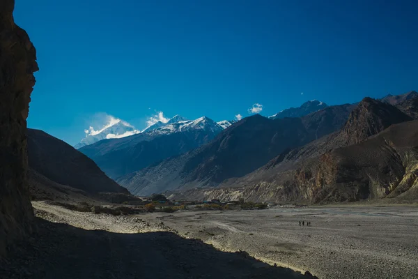 Malebný pohled na cestě k Annapurna hory v Nepálu. Annapurna pěší cestu — Stock fotografie